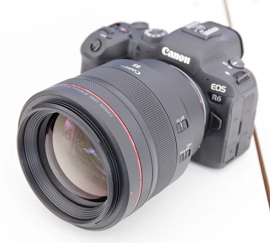 Canon EOS R6 + obiectiv RF 24-105 f/4 L, 18.000 cadre