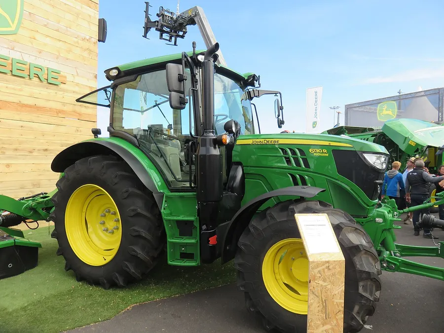 Tractor John Deere 6130 M, 2015, 4.300 ore, încărcător frontal
